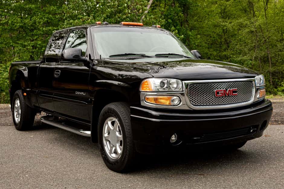 2003 GMC Sierra (GMT800 1999-2007) sold for $30,500