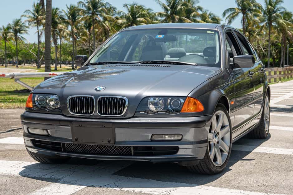 2000 BMW E46 3-Series Sedan sold for $9,600