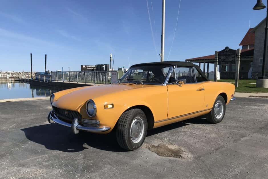 1971 Fiat 124 Spider (1966-1985) sold for $17,750