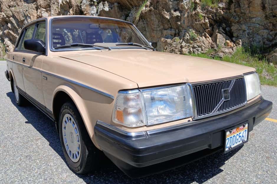 1986 Volvo 240 sold for $7,351