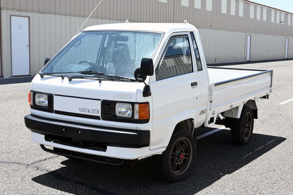 1994 Toyota LiteAce & TownAce sold for $11,056