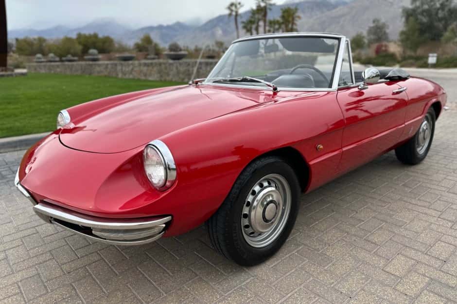 1967 Alfa Romeo 105/115 Spider Series 1 sold for $36,000