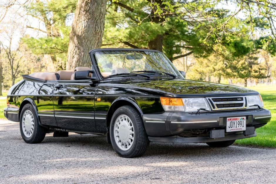 1991 Saab 900 sold for $8,250
