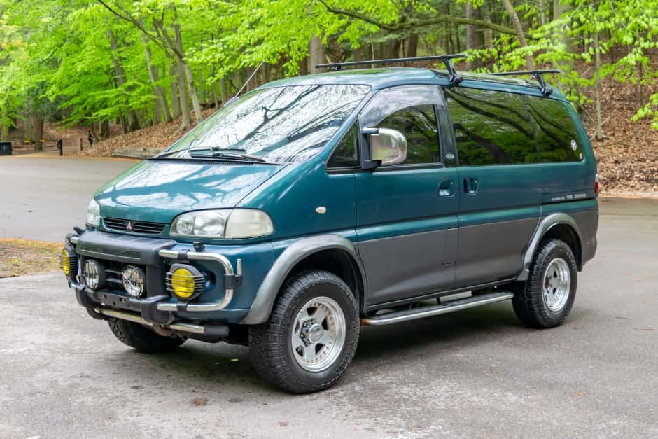 1994 Mitsubishi Delica sold for $4,500