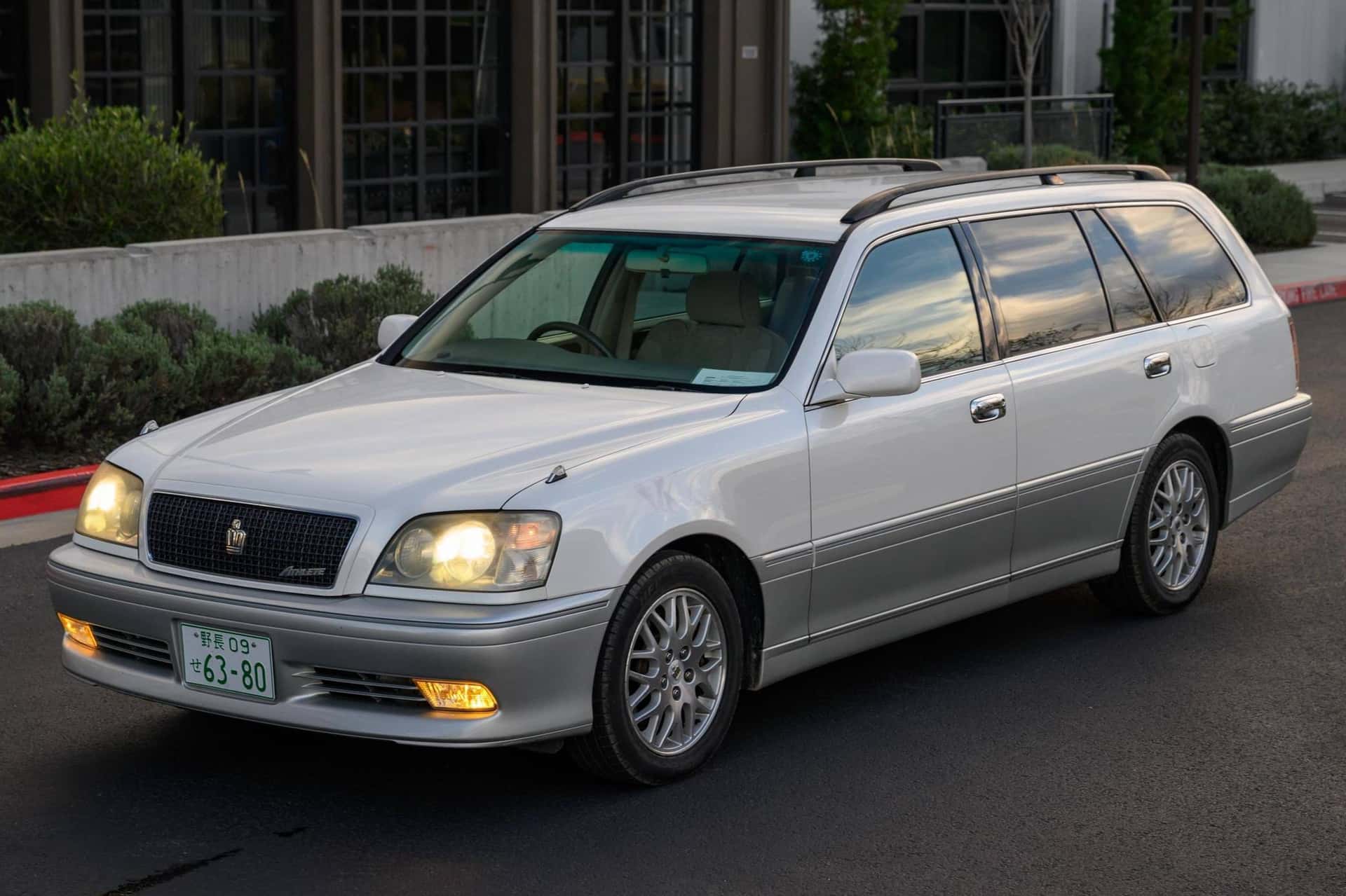 2000 Toyota Crown sold for $16,000