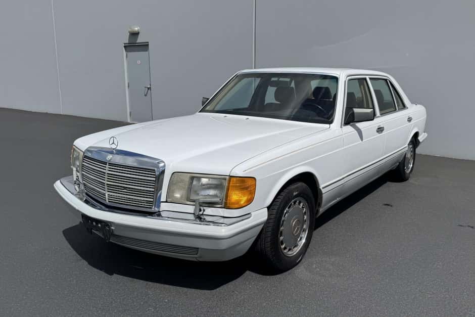 1990 Mercedes-Benz W126 S-Class sold for $5,300
