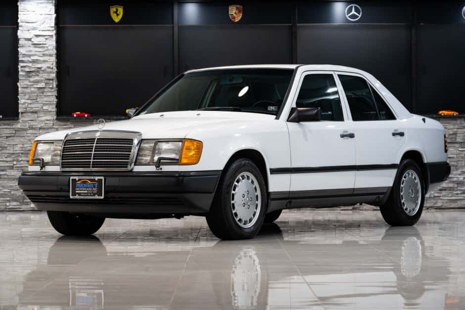 1989 Mercedes-Benz W124 E-Class sold for $31,300