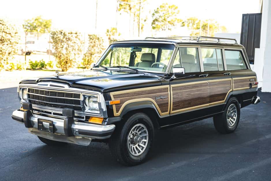 1990 Jeep SJ Grand Wagoneer sold for $39,000
