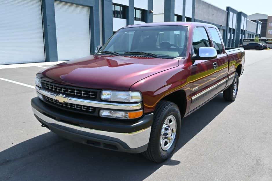 2002 Chevrolet Silverado GMT800 (1999-2007) sold for $18,750