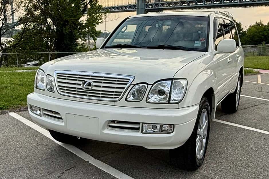 2001 Lexus LX470 sold for $16,850