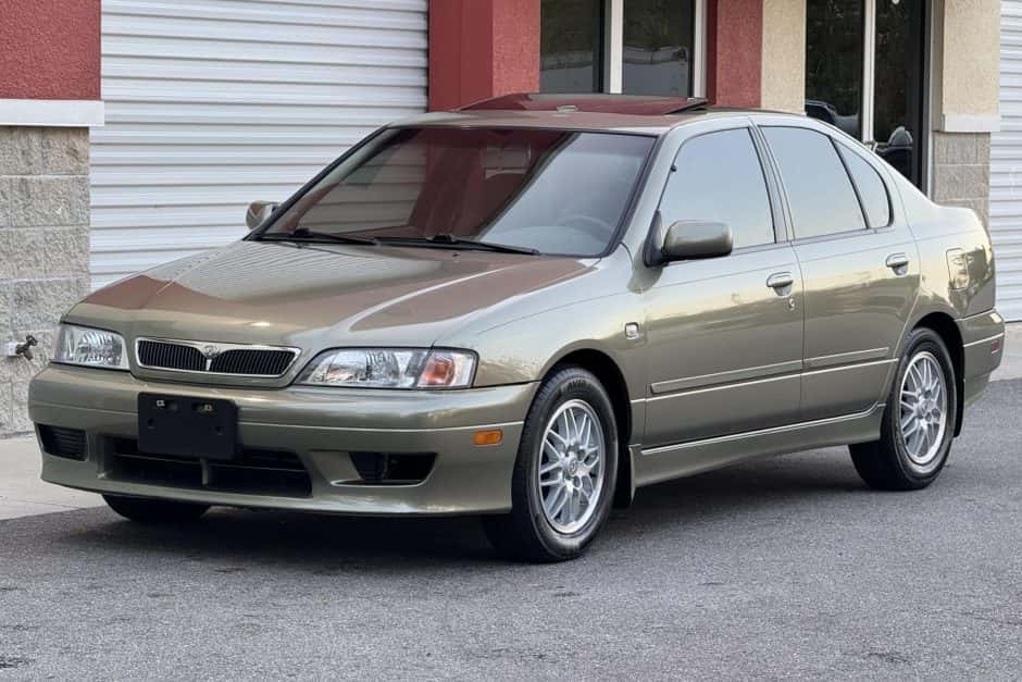 2001 Infiniti  sold for $7,500