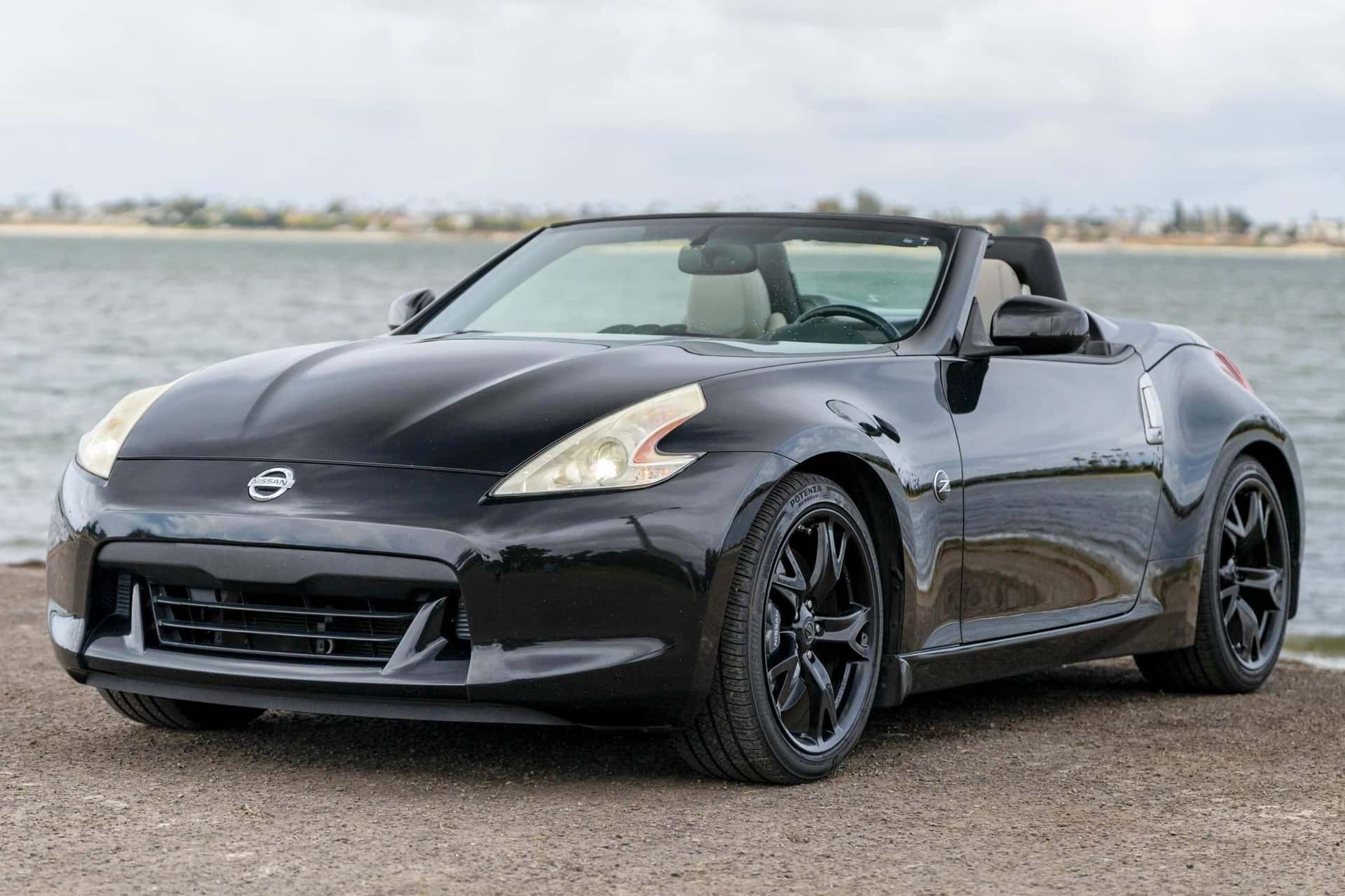 2010 Nissan 370Z sold for $15,021