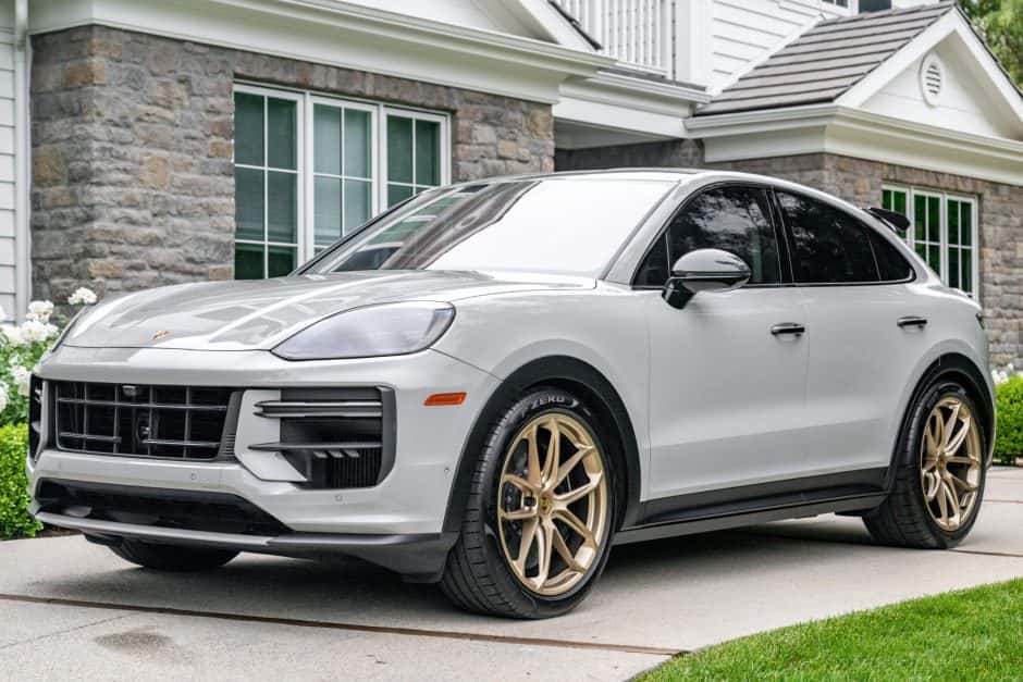 2024 Porsche 9Y0/9Y3 Cayenne (2019-) sold for $151,000