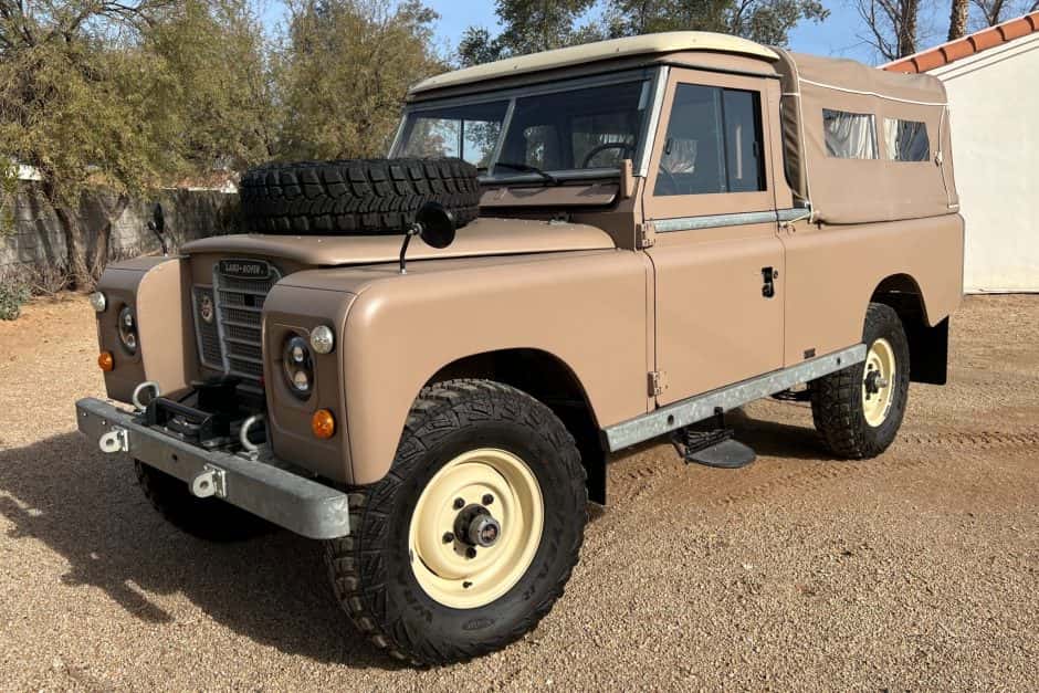 1972 Land Rover Series 109 sold for $33,500