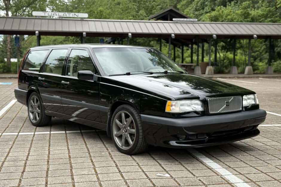 1996 Volvo 850 sold for $16,750