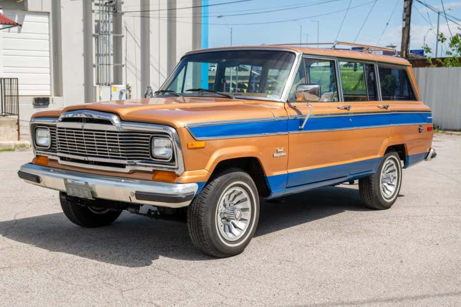 1984 Jeep SJ Grand Wagoneer sold for $11,500