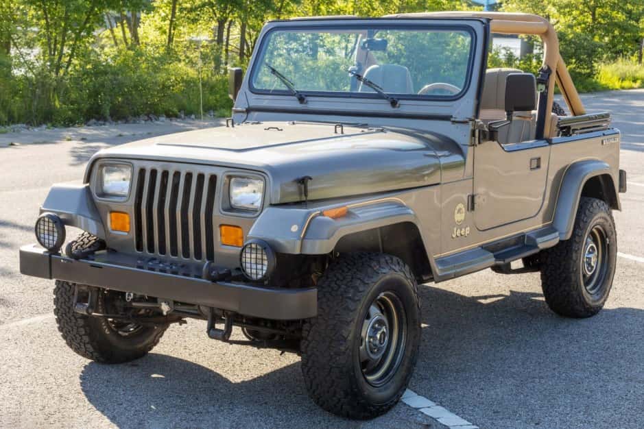1988 Jeep Wrangler YJ (1987-1995) sold for $16,250