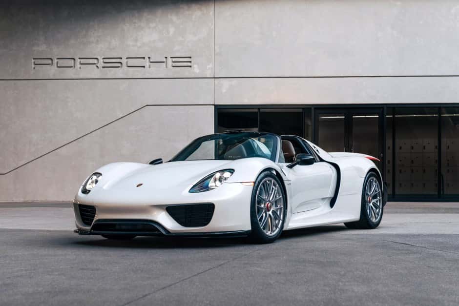 2015 Porsche 918 Spyder sold for $2,900,000