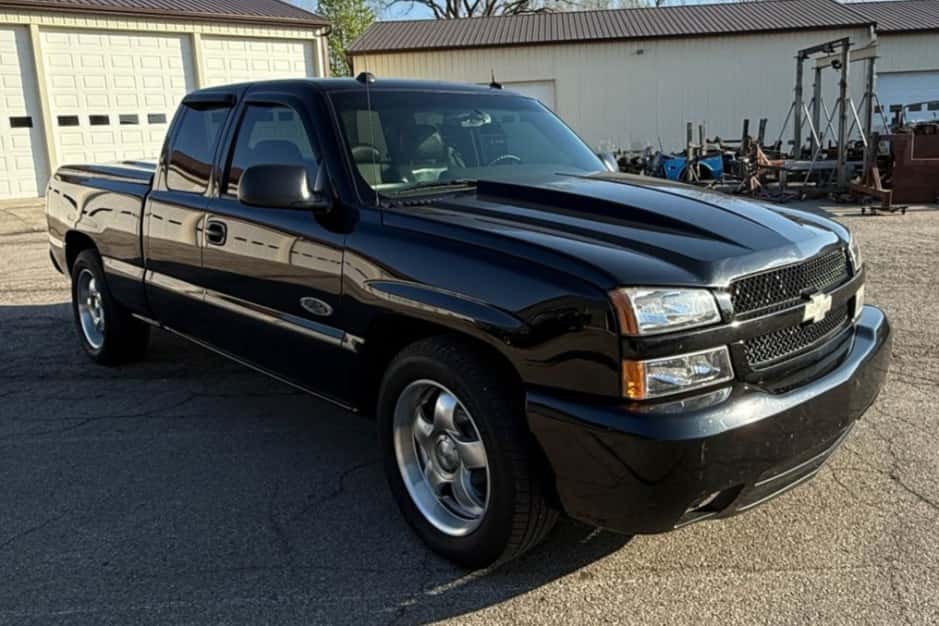 2004 Chevrolet Silverado GMT800 (1999-2007) sold for $9,100