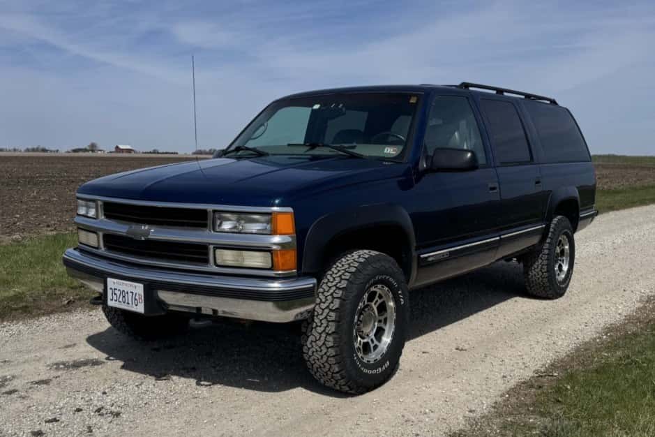 1999 Chevrolet Suburban (GMT400 1992-1999) sold for $10,500