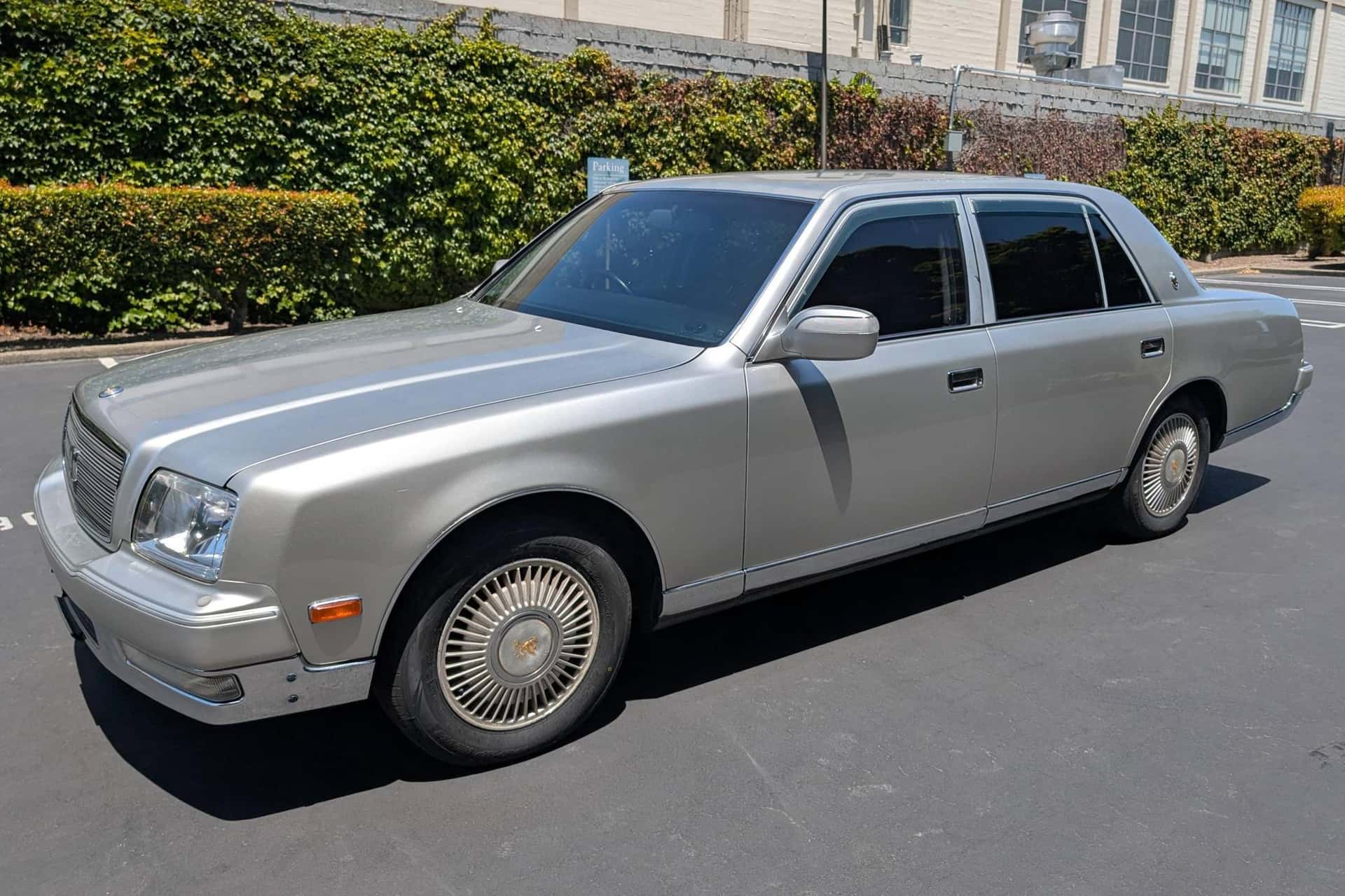 1999 Toyota Century sold for $9,999