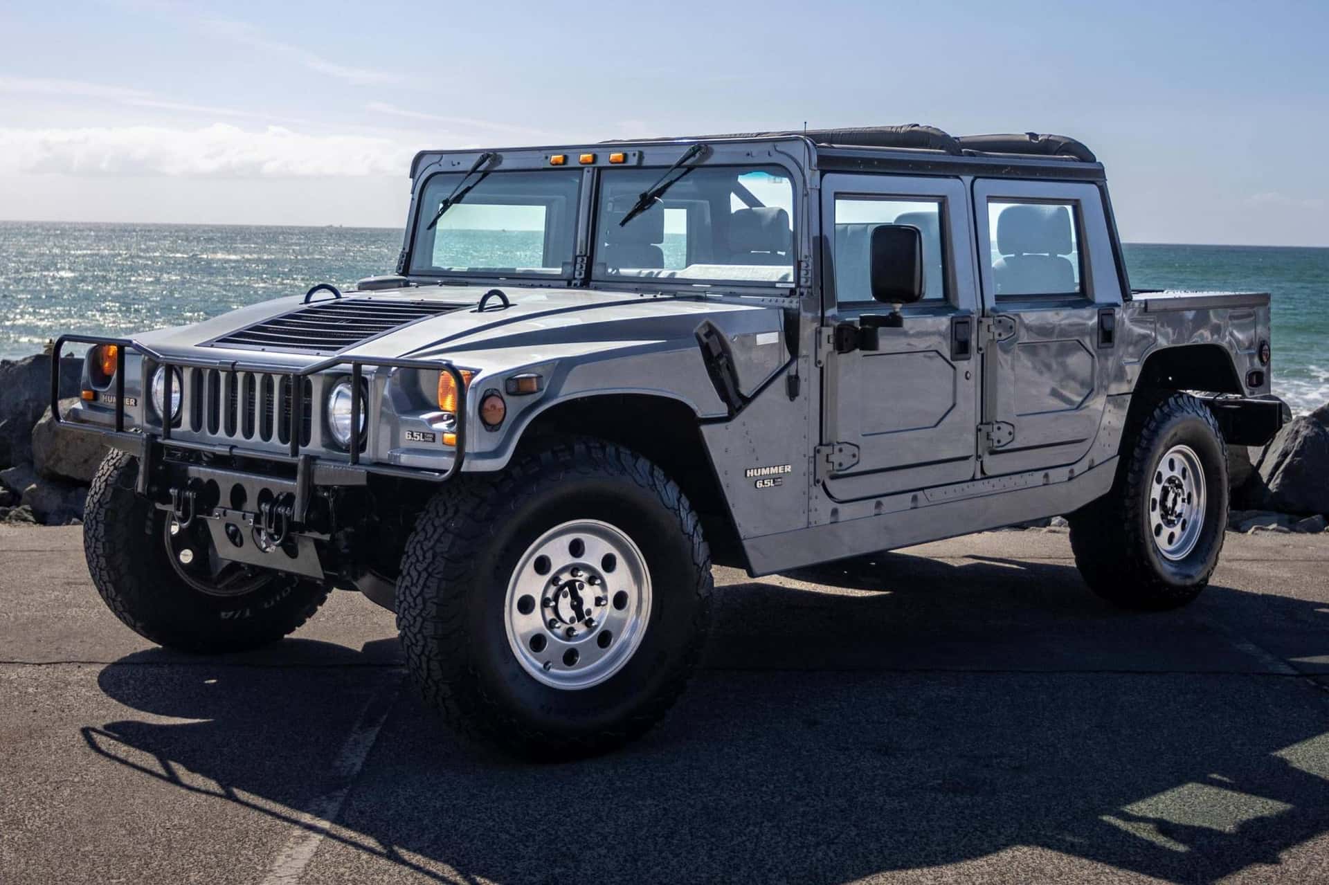 1998 AM General Hummer sold for $39,000