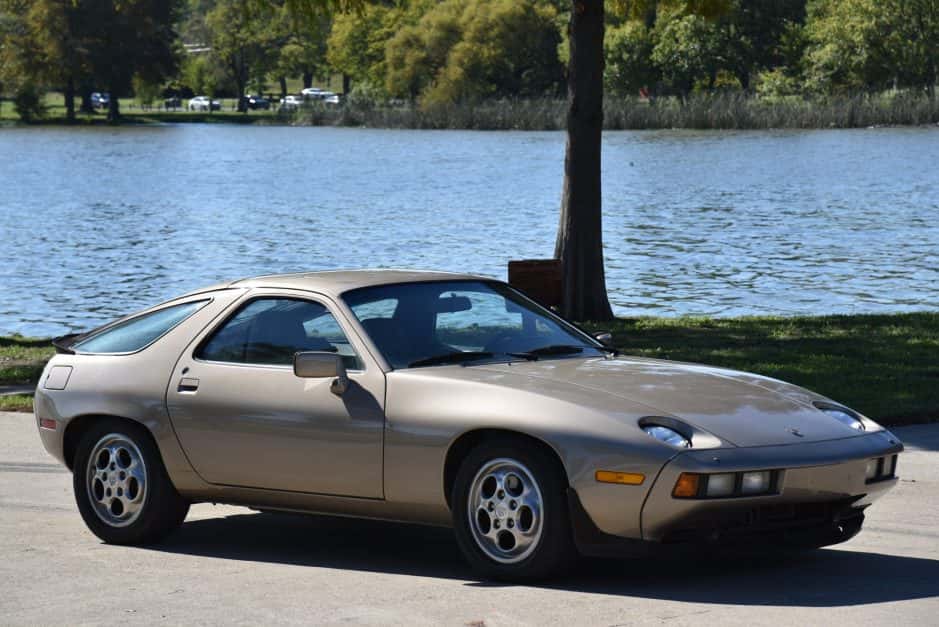 1983 Porsche 928 sold for $13,750