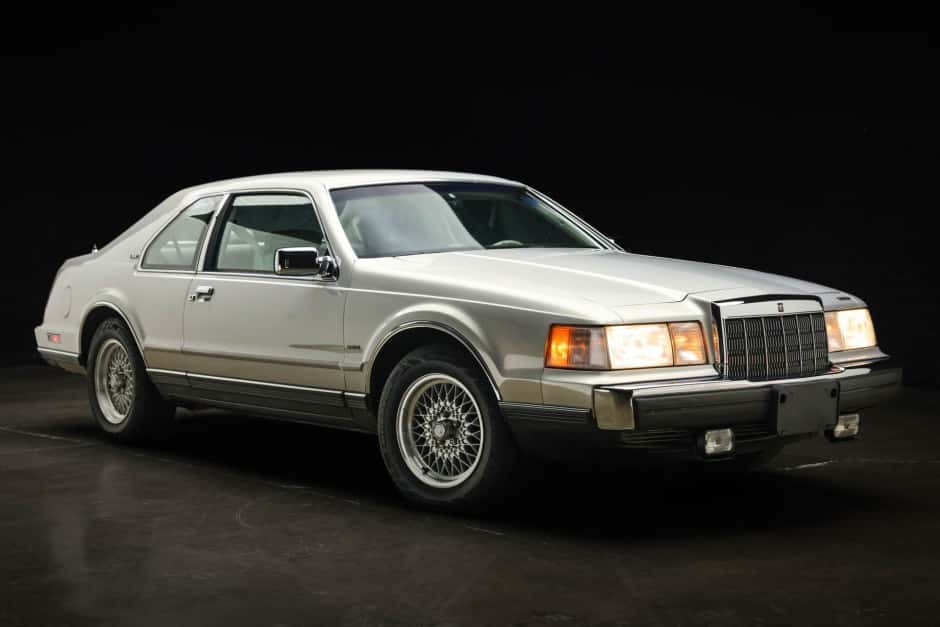1991 Lincoln Continental Mark VII & Mark VII sold for $10,500