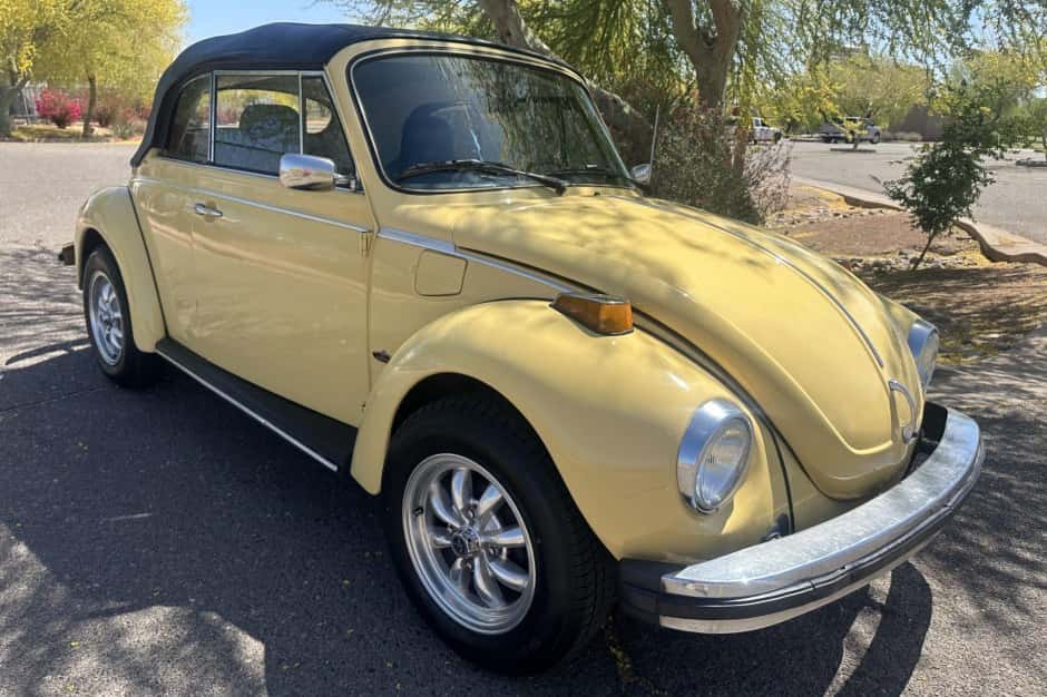 1974 Volkswagen Super Beetle sold for $6,825