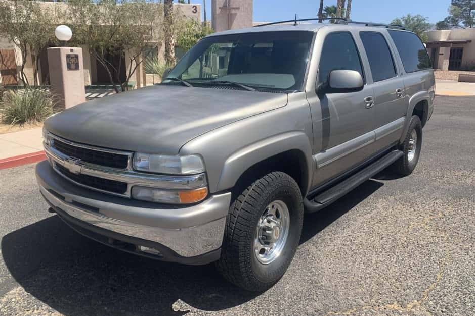 2002 Chevrolet Suburban (GMT800 2000-2006) sold for $12,000