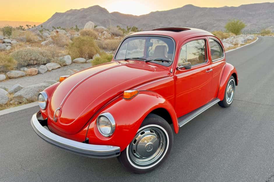 1971 Volkswagen Super Beetle sold for $16,750