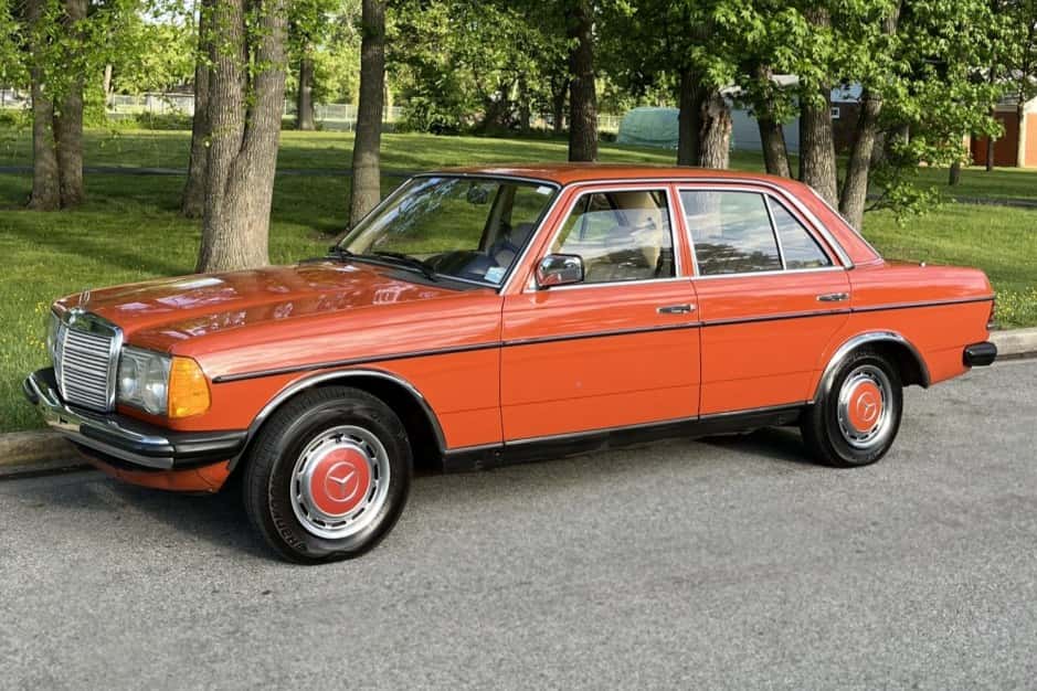 1980 Mercedes-Benz W123 sold for $6,000