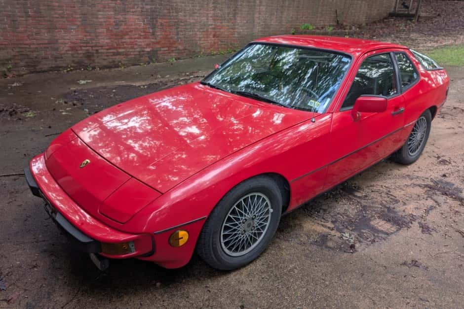 1982 Porsche 924 sold for $2,950