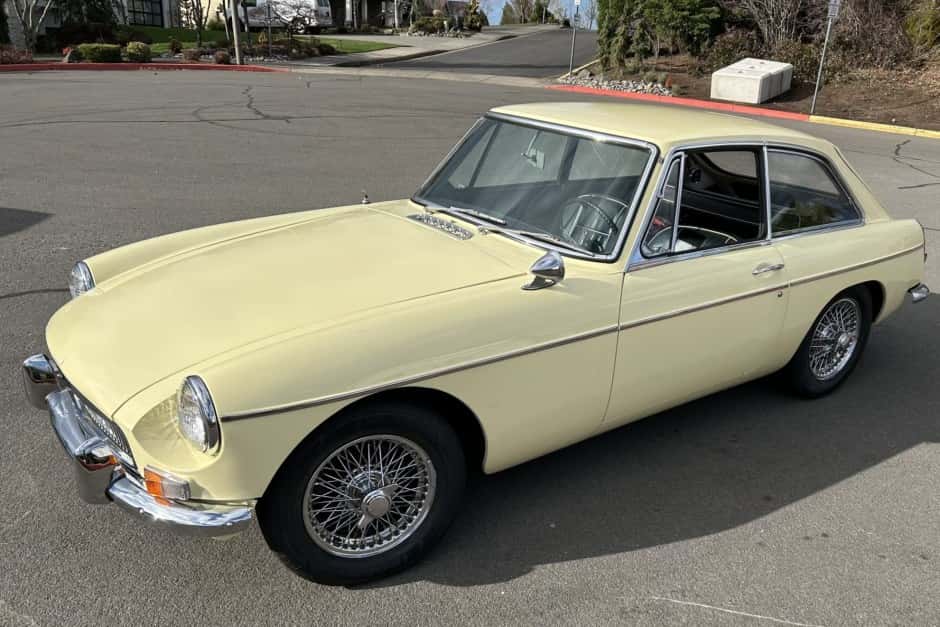 1967 MG MGB sold for $10,000