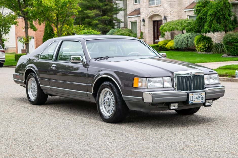 1992 Lincoln Continental Mark VII & Mark VII sold for $17,000