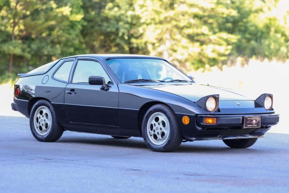 1987 Porsche 924 sold for $9,700