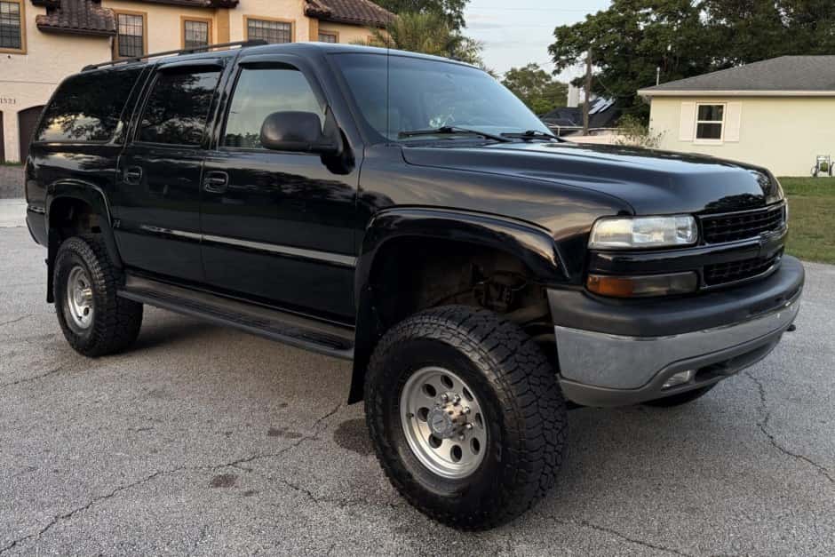 2002 Chevrolet Suburban (GMT800 2000-2006) sold for $16,250