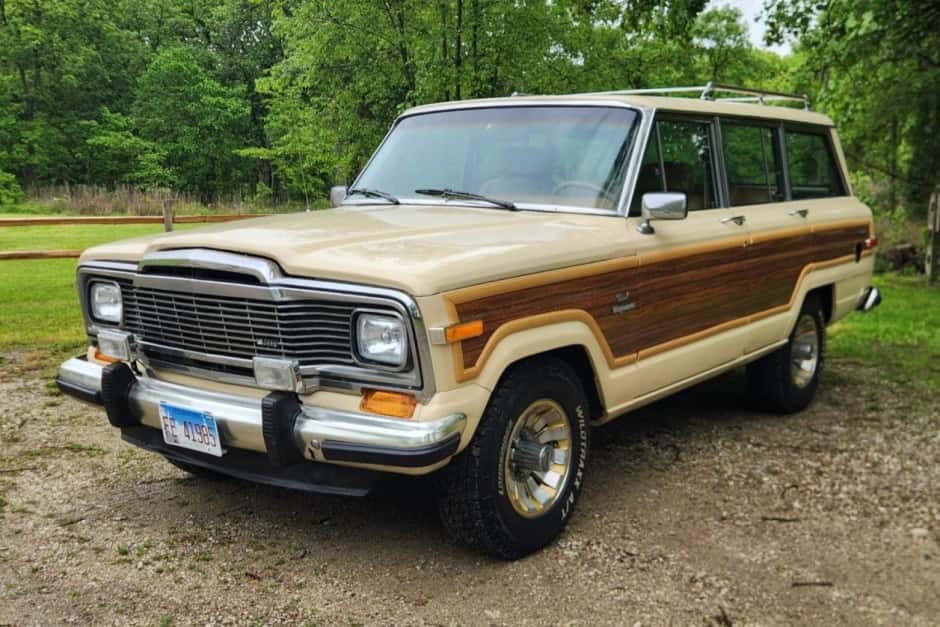 1985 Jeep SJ Grand Wagoneer sold for $19,755