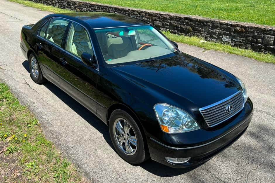 2001 Lexus LS Sedan sold for $10,000