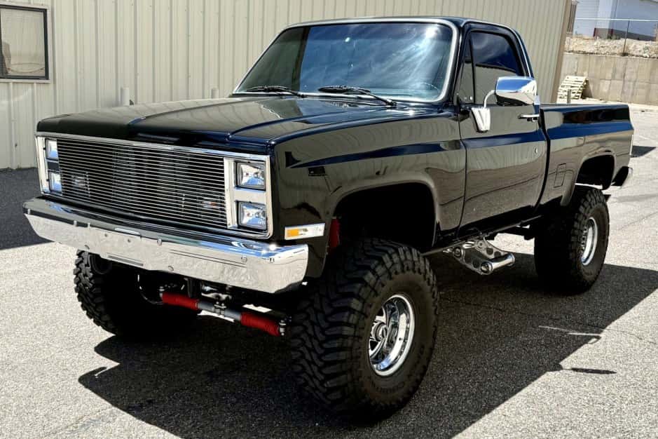 1986 GMC C/K 1973-1991 sold for $32,000