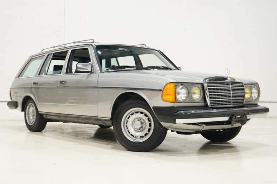 1985 Mercedes-Benz W123 sold for $12,500