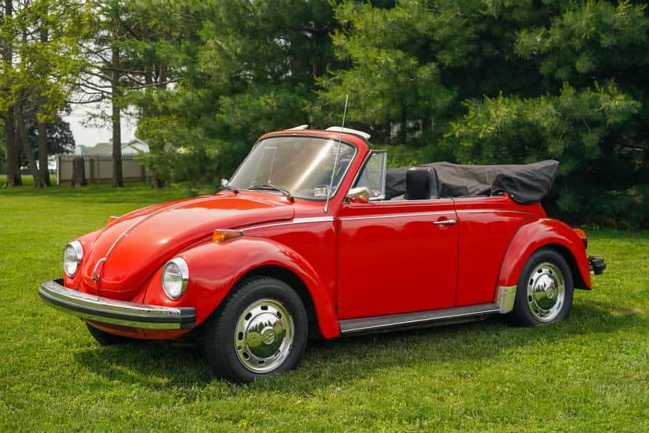 1975 Volkswagen Super Beetle sold for $10,100
