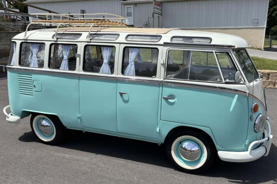 1971 Volkswagen Split-Window Bus sold for $15,500