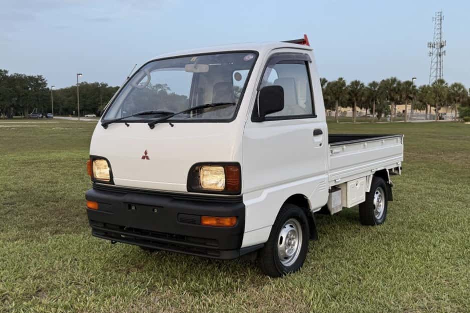 1995 Mitsubishi Minicab sold for $6,100