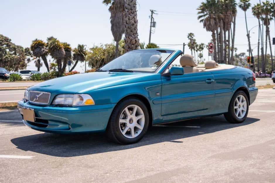 2001 Volvo C70 sold for $9,000