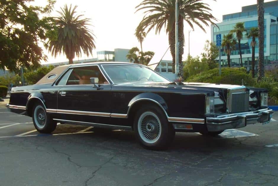 1977 Lincoln Continental Mark V (1977-1979) sold for $22,000