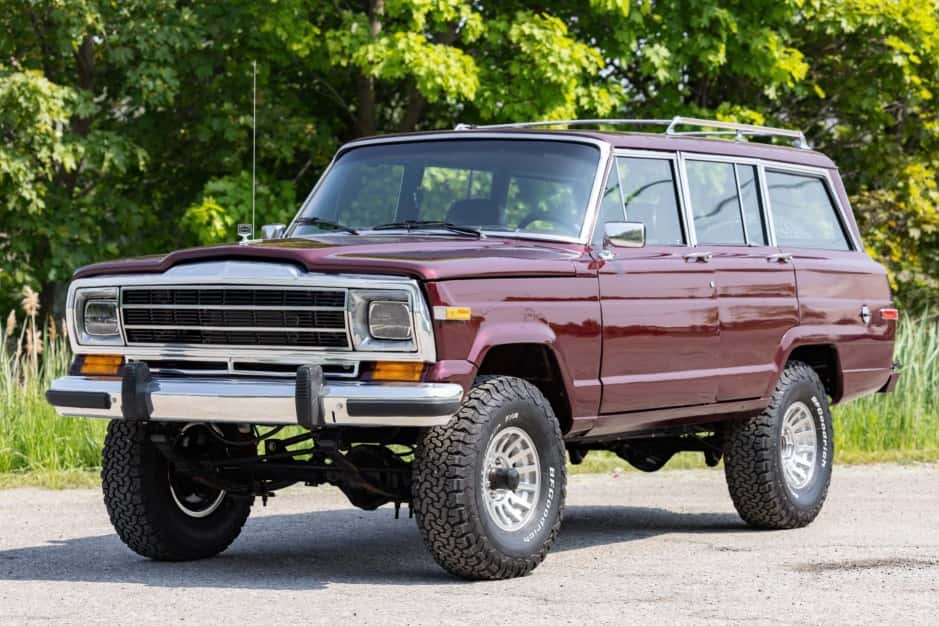 1988 Jeep SJ Grand Wagoneer sold for $16,000