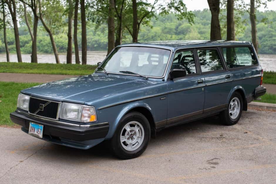 1986 Volvo 240 sold for $6,600