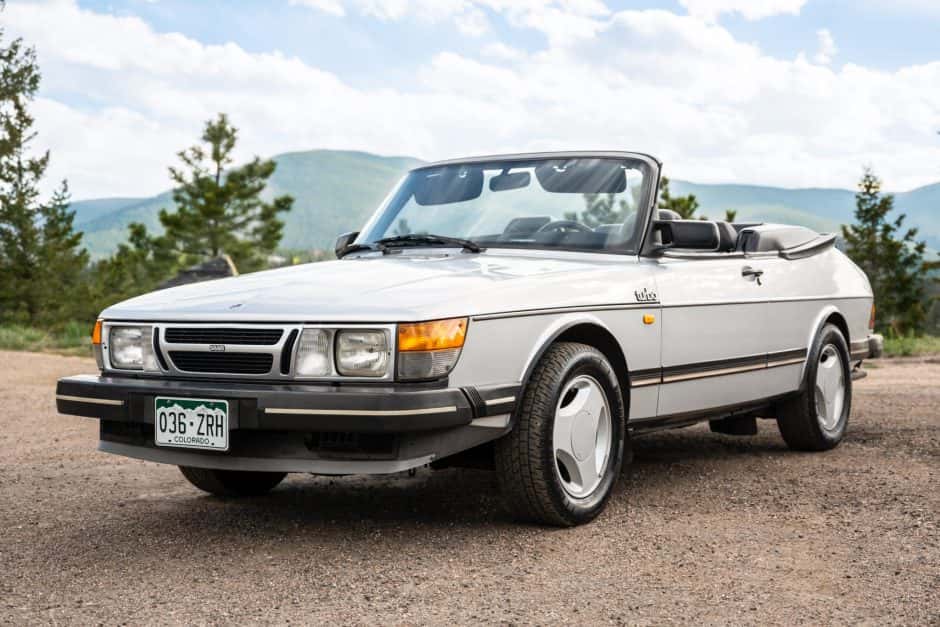 1986 Saab 900 sold for $7,100