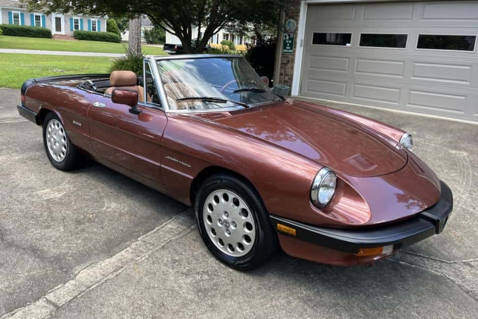 1987 Alfa Romeo 105/115 Spider Series 3 sold for $6,100